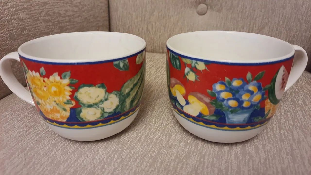 Duas xícaras grandes de porcelana Vista Alegre Portugal