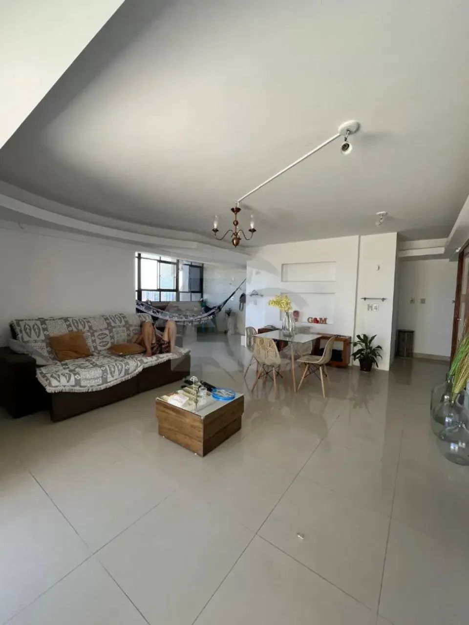 Apartamento de 290m² no Biarritz Plaza com 4 Quartos, Varanda, Lazer e 3 Garagens