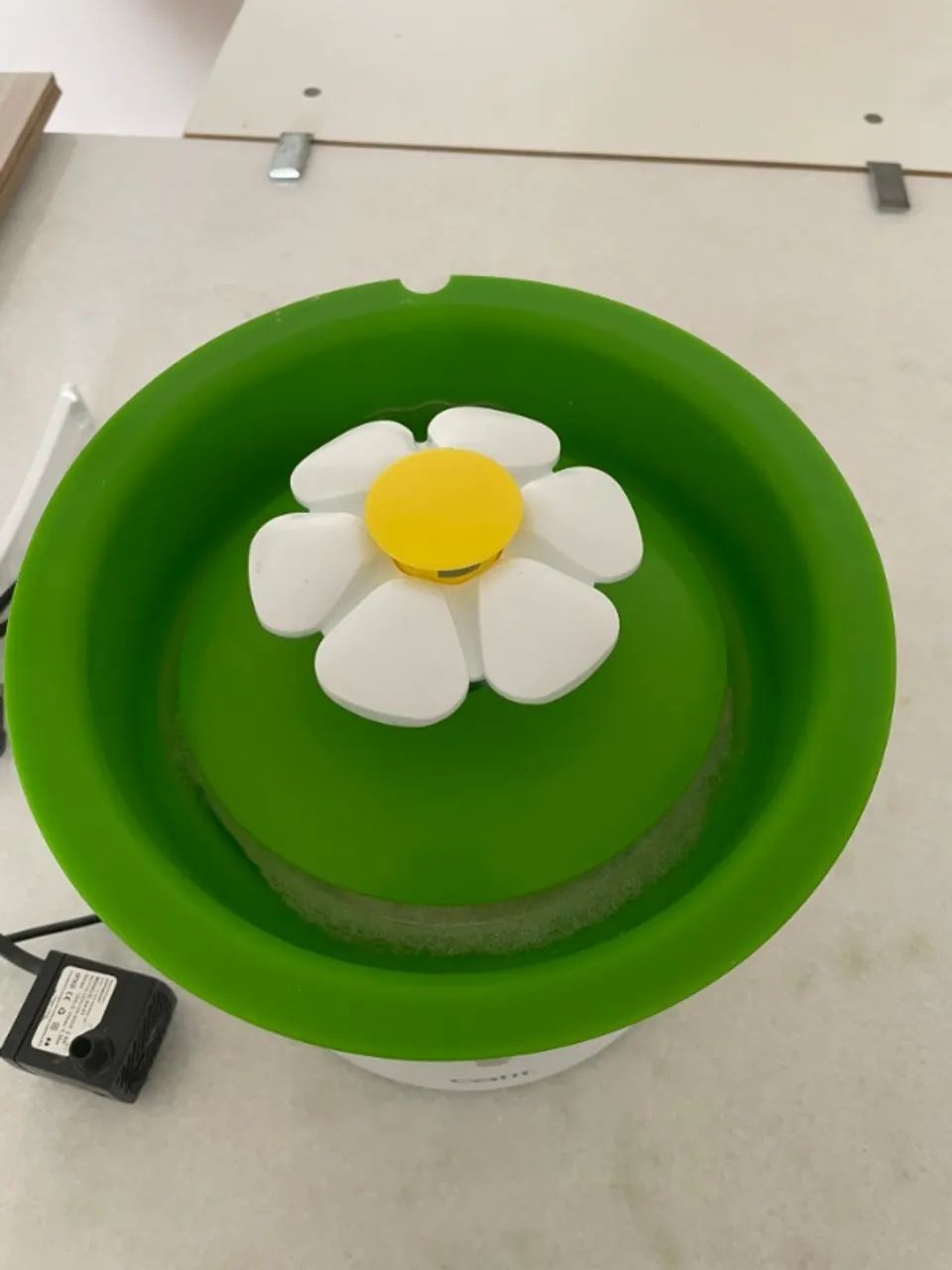 Catit Fonte de flores com filtro de ação tripla, fonte de água potável para gatos, 3 L - Foto 3