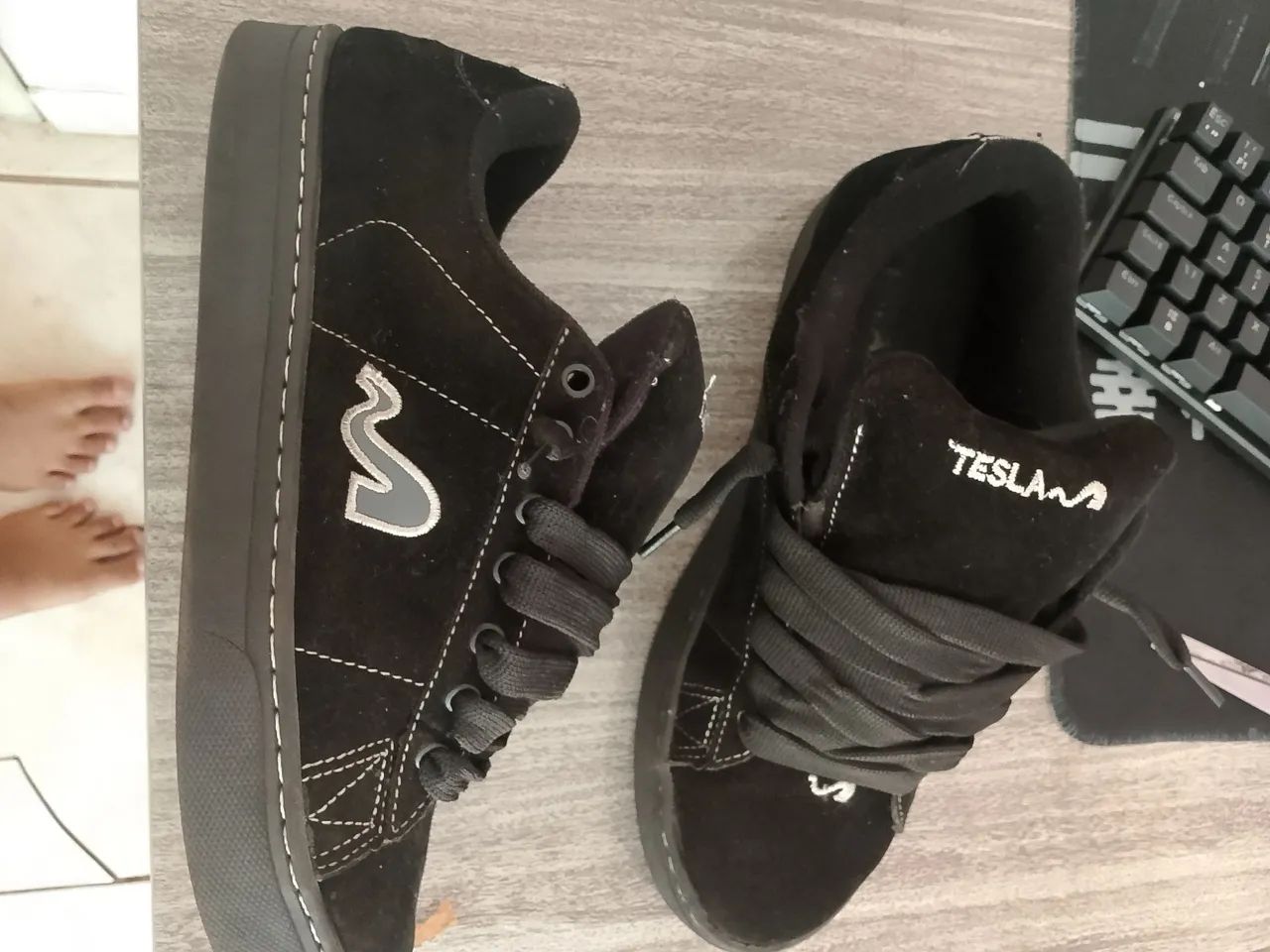 Tenis tesla novo