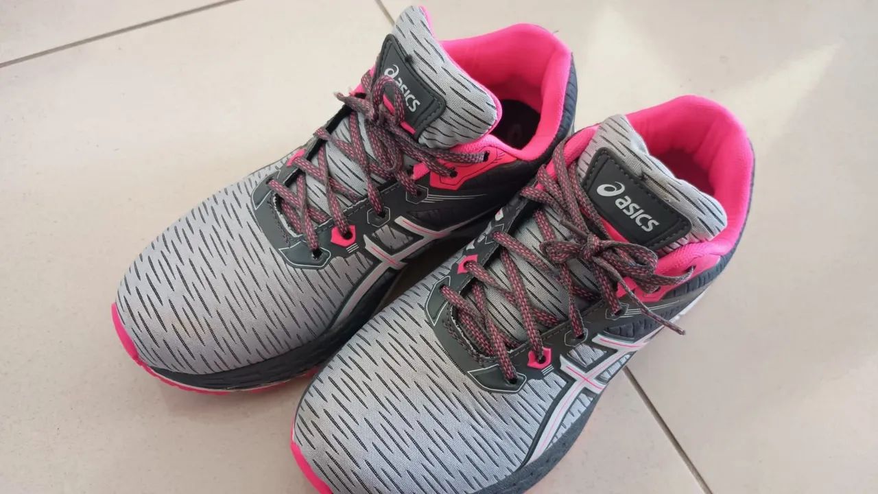 Vendo tênis Asics - Calçados Esportivos - Três Figueiras, Porto