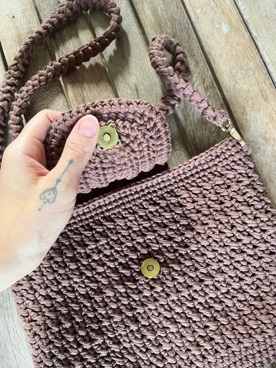 bolsa de crochê feita à mão marrom - Foto 3