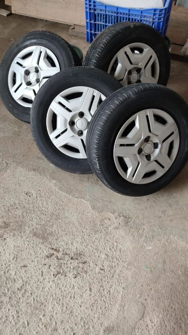 Rodas Aro 14 com pneus e calotas. 4x100 - Foto 2