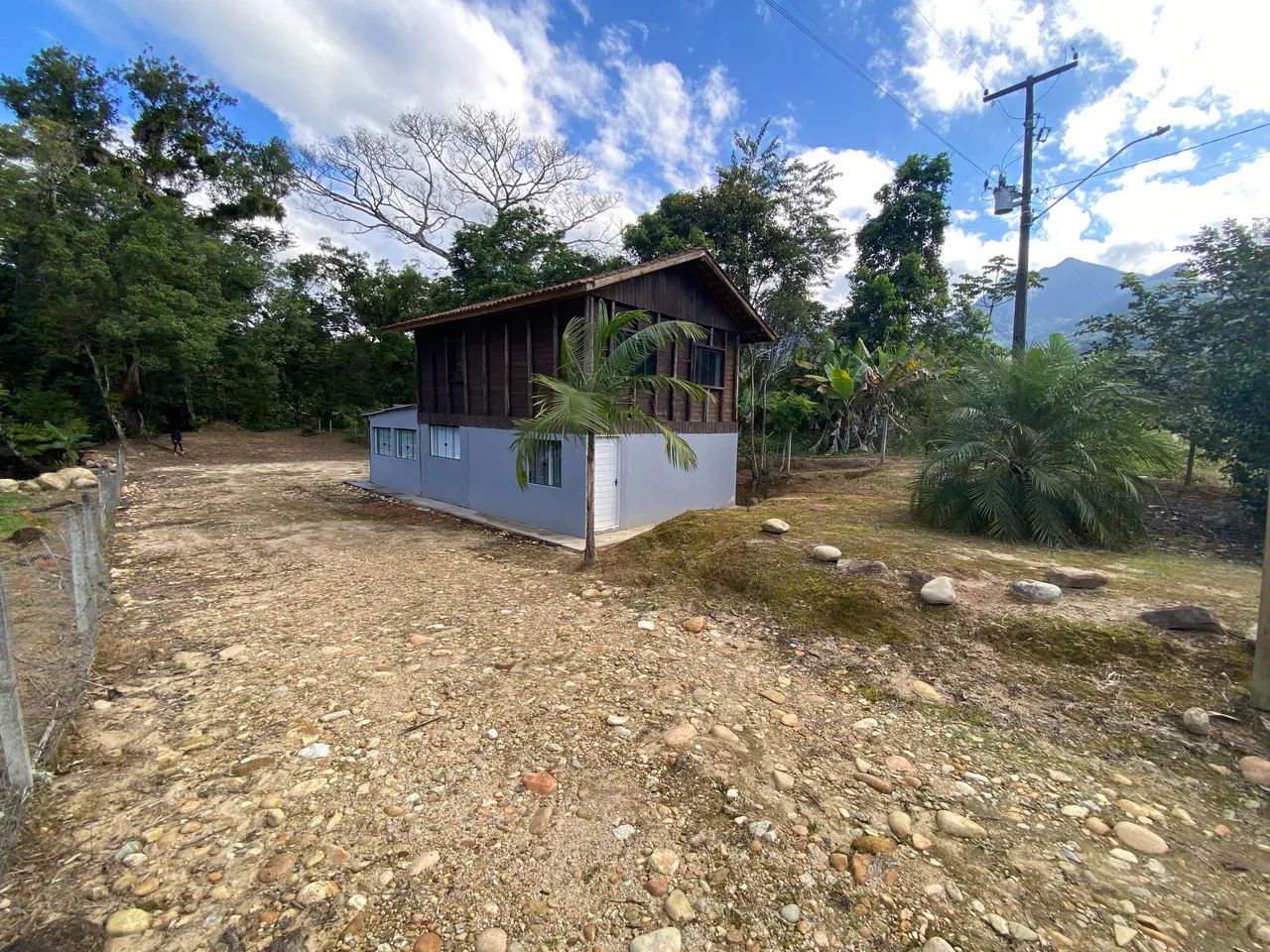 Linda chacara com rio nos fundos