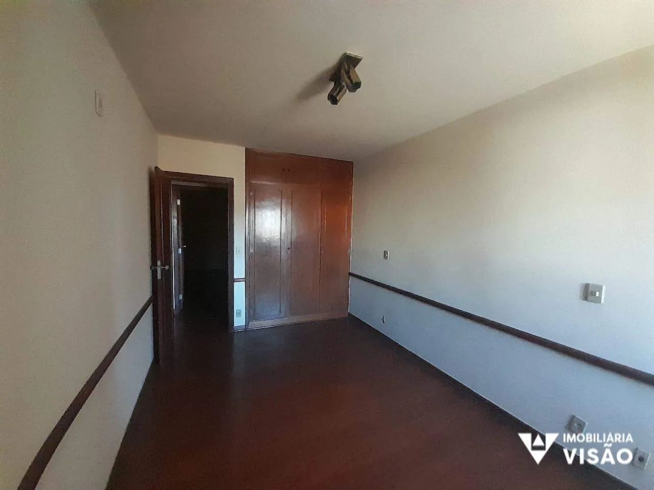 APARTAMENTO PARA ALUGAR COM 03 QUARTOS, 01 SUÍTE, 01 VAGA, CENTRO - UBERABA/MG - Foto 3