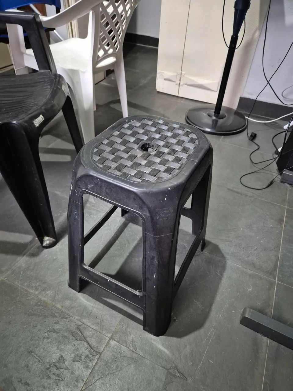 Banco Preto em plástico  - Foto 2