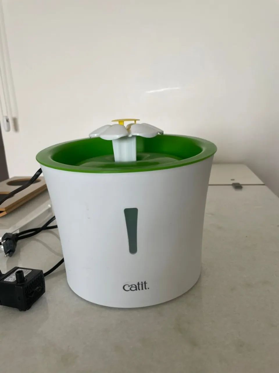 Catit Fonte de flores com filtro de ação tripla, fonte de água potável para gatos, 3 L