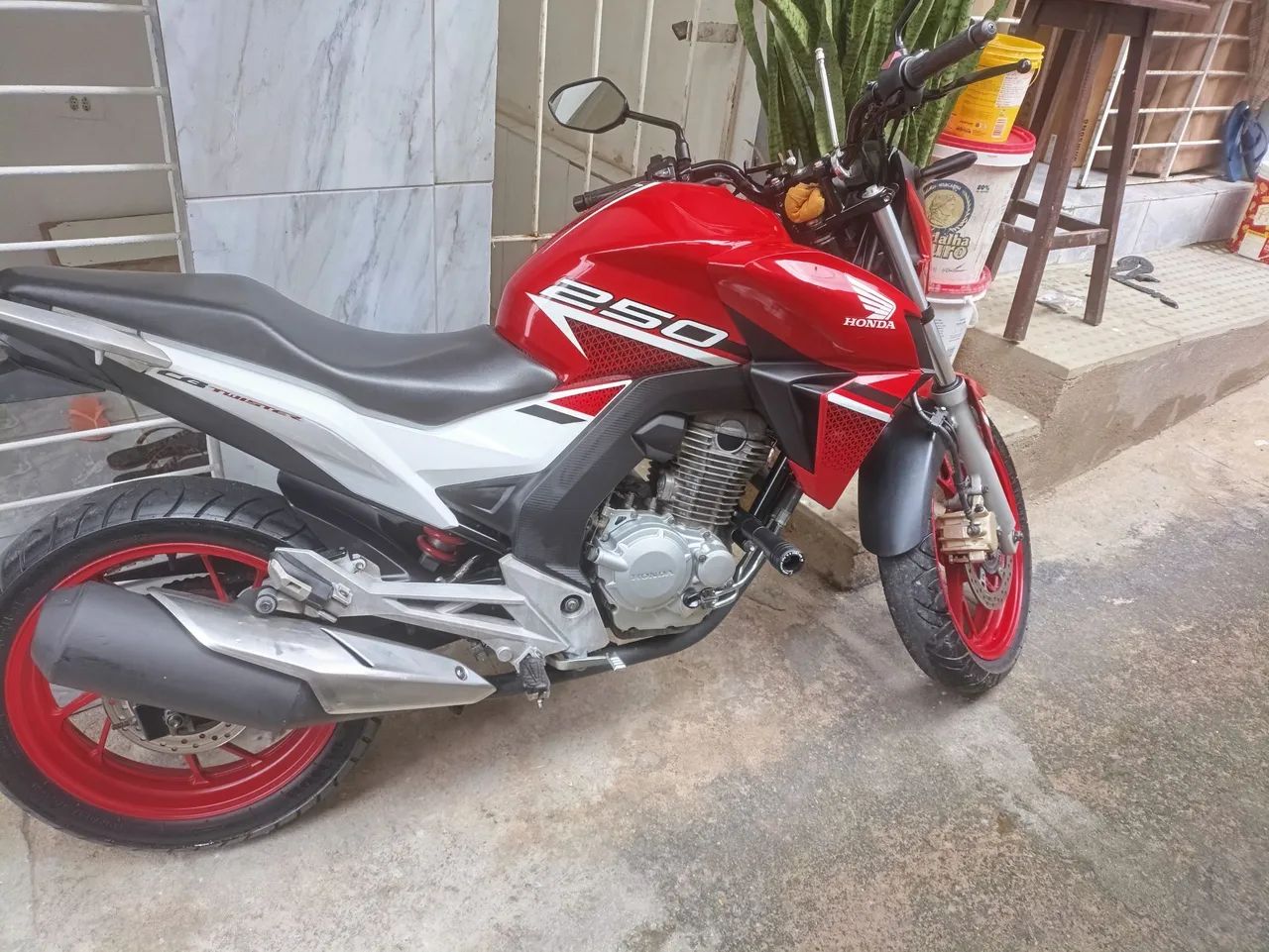Cb Twister F com ABS  - Foto 2