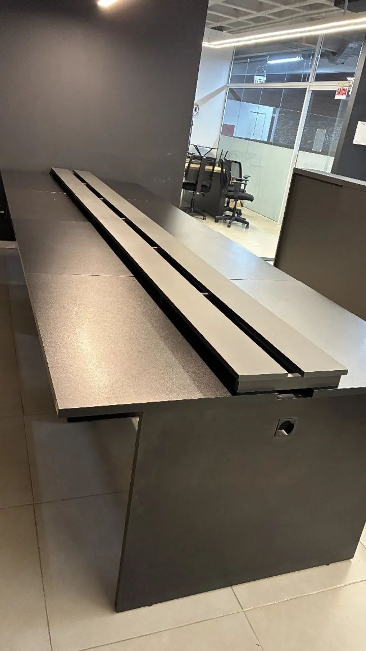 Mesa de escritório modular 8 lugares em ótimo estado - Foto 2