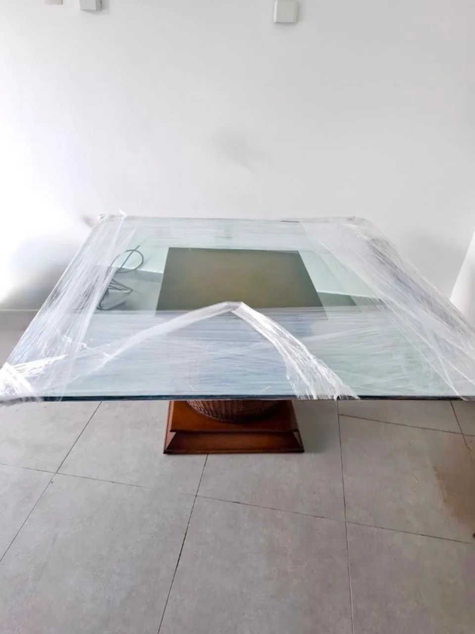 Mesa com tampo de Vidro Quadrado Sierra
