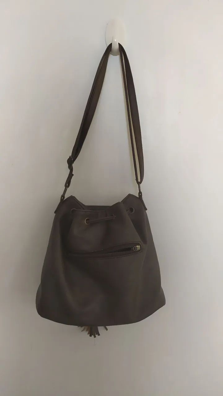 Bolsa estilo saco tiracolo marrom  - Foto 3