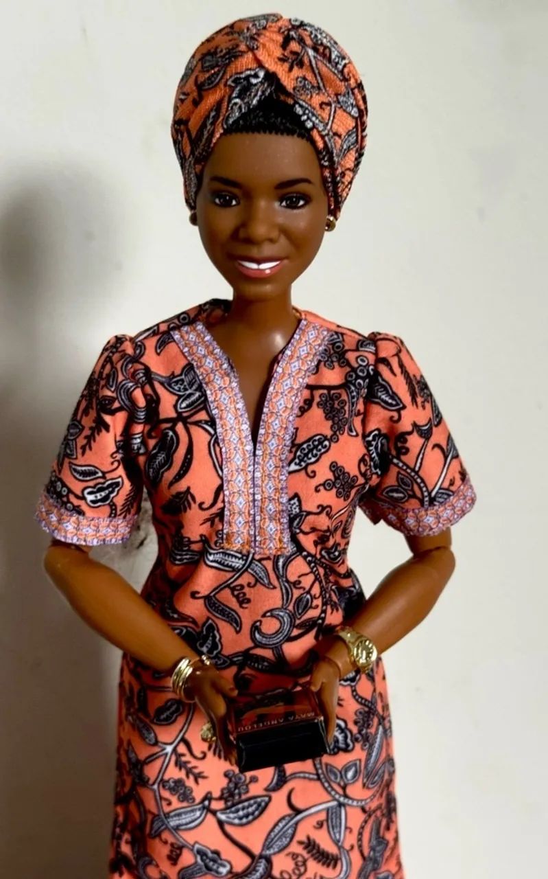 BARBIE SIGNATURE MAYA ANGELOU - Foto 4