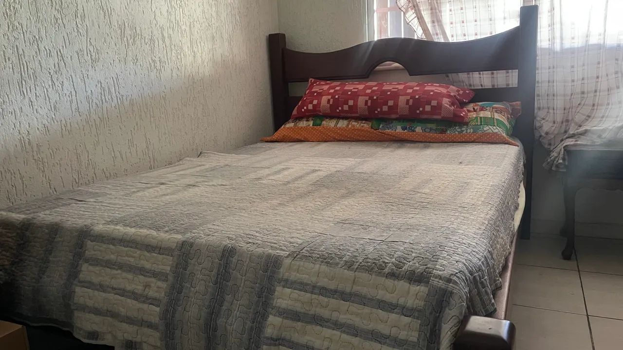 Cama de casal de madeira maciça  - Foto 3
