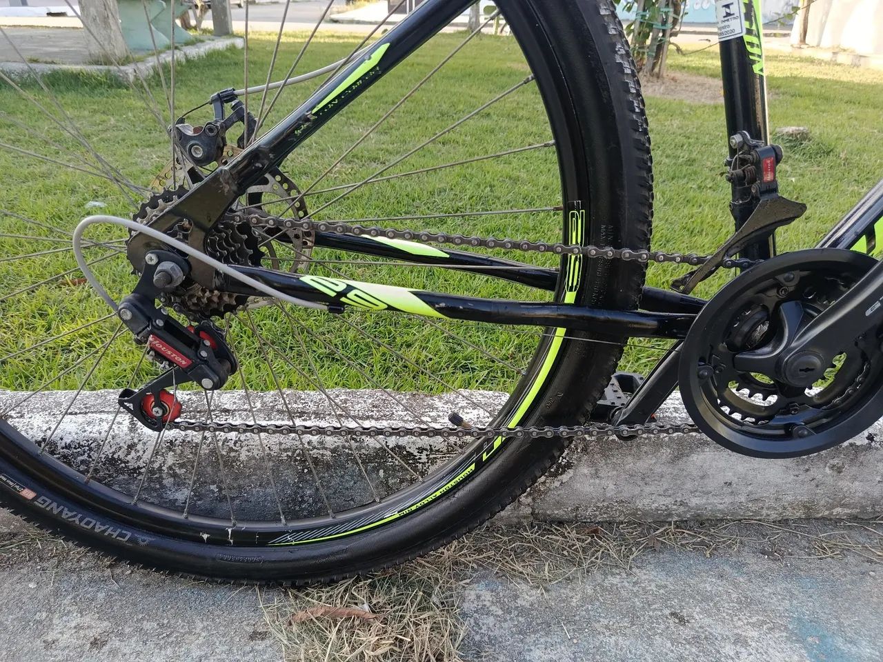 Bicicleta aro 29 com marcha semi nova - Foto 3