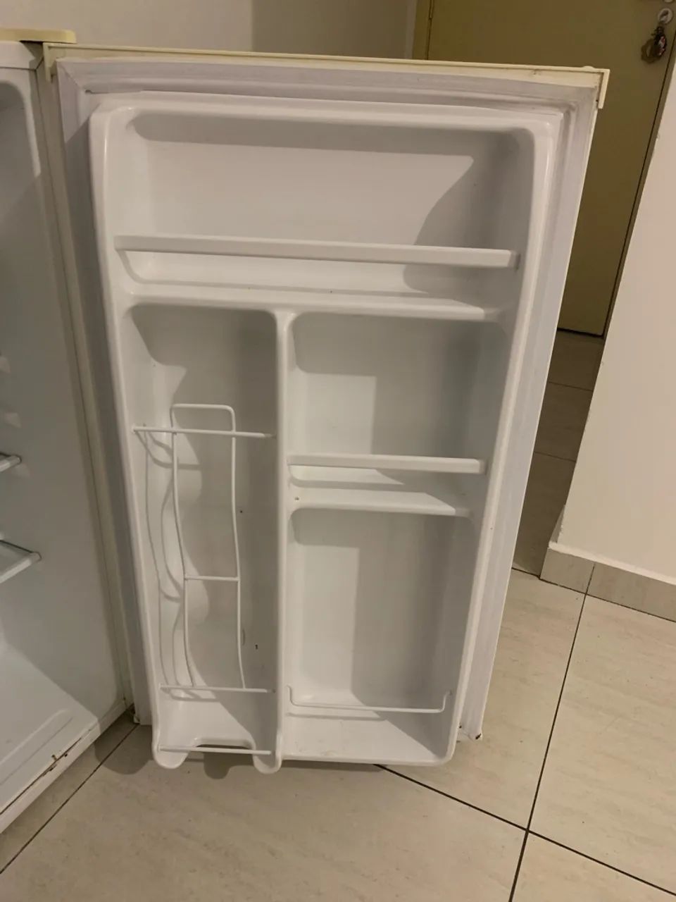Frigobar Midea 90 litros - Branco - 110v - Foto 4
