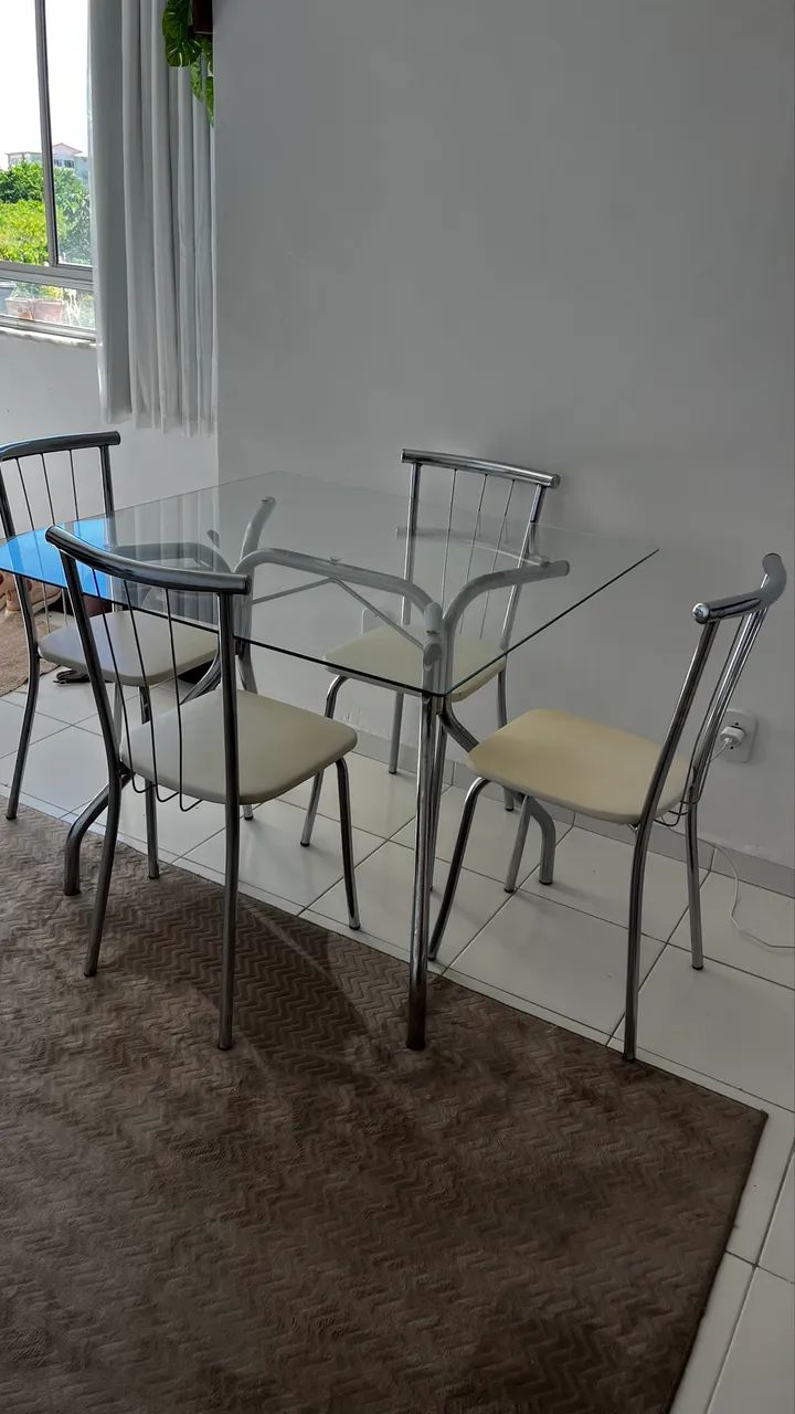 Mesa com quatro cadeiras  - Foto 4
