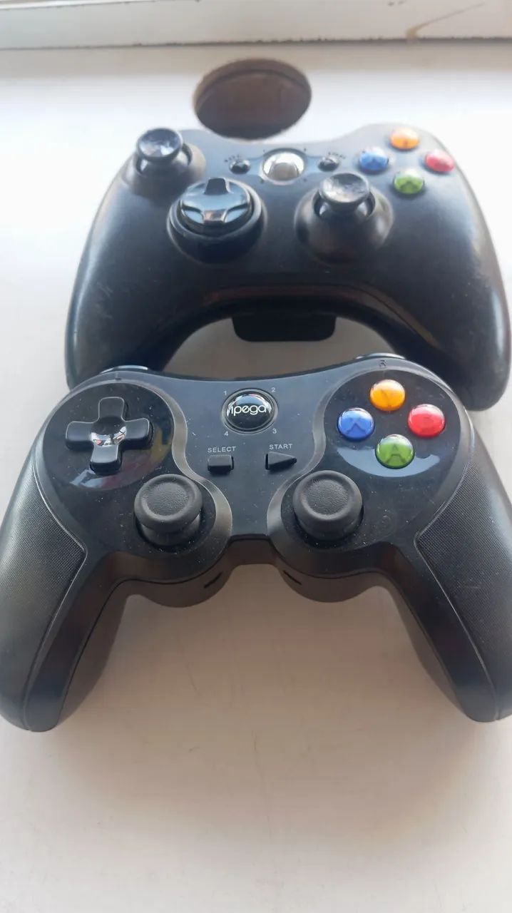 Vendo dois controles de Xbox um funcionado perfeitamente e o outro precisa de bateria  - Foto 2