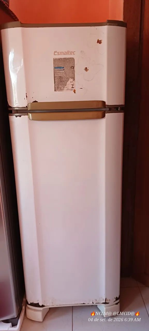 Geladeira Esmaltec 