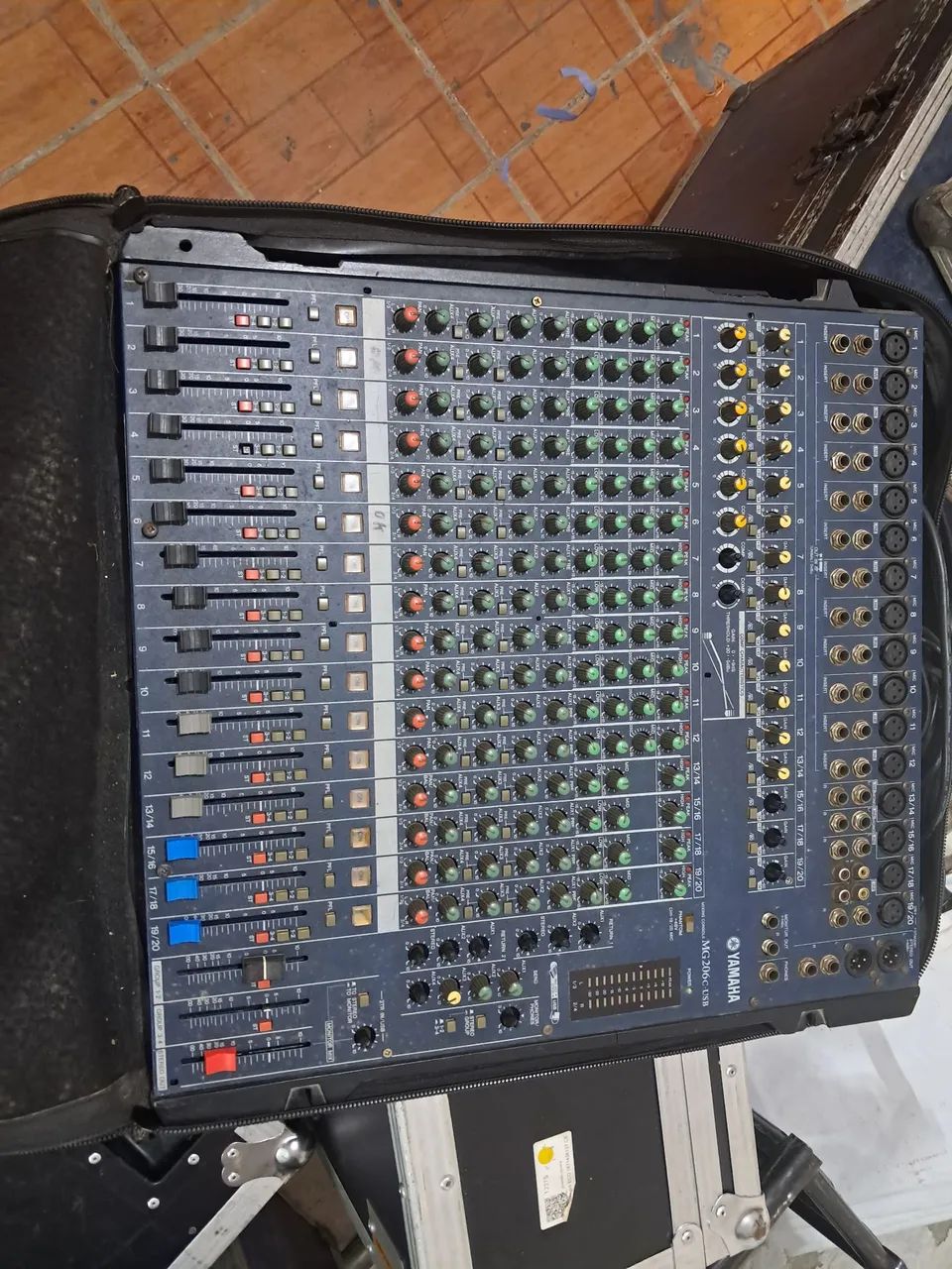 MESA DE SOM YAMAHA MG 206 c  - Foto 5