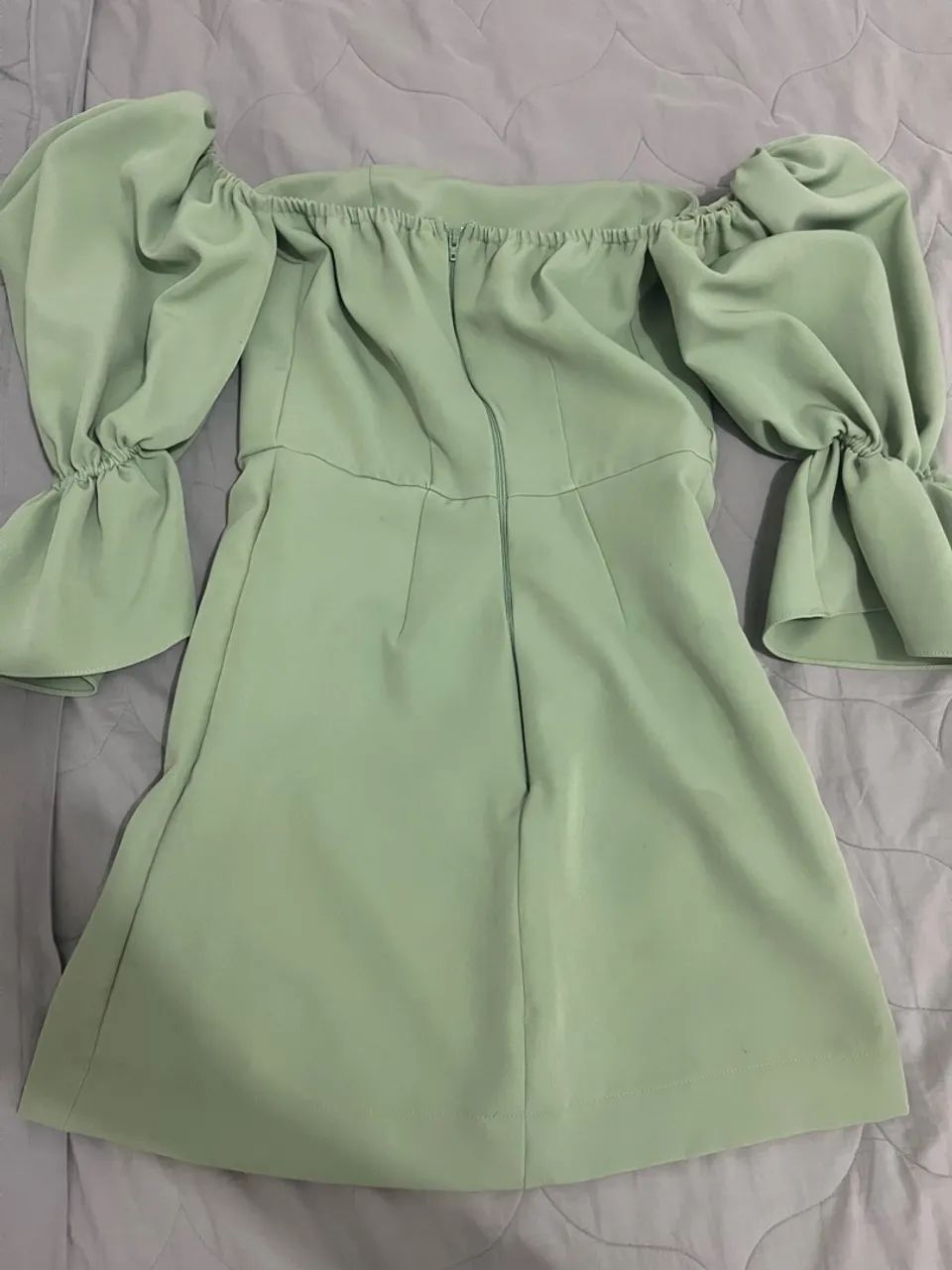 Vestido verde com mangas bufantes  - Foto 2