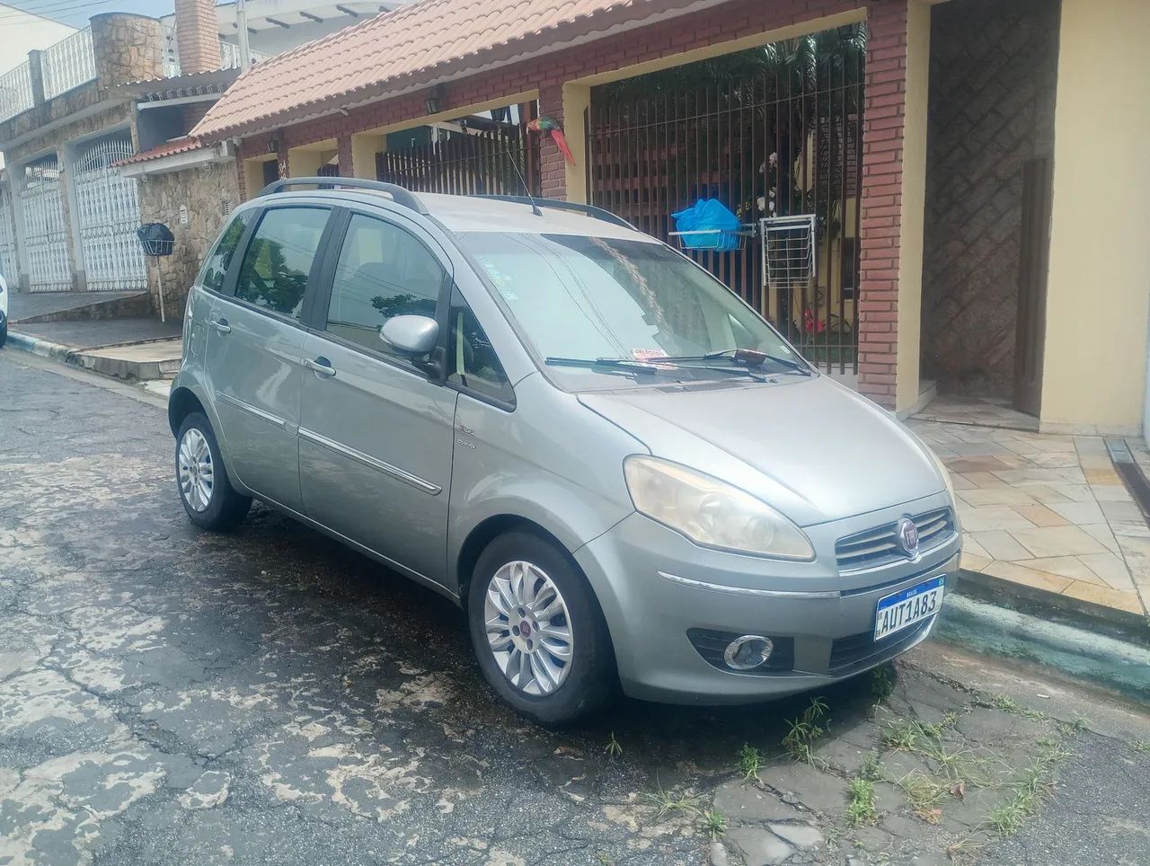 Fiat Idea Essence Dualogic 1.6 Flex 16V 5P 2011