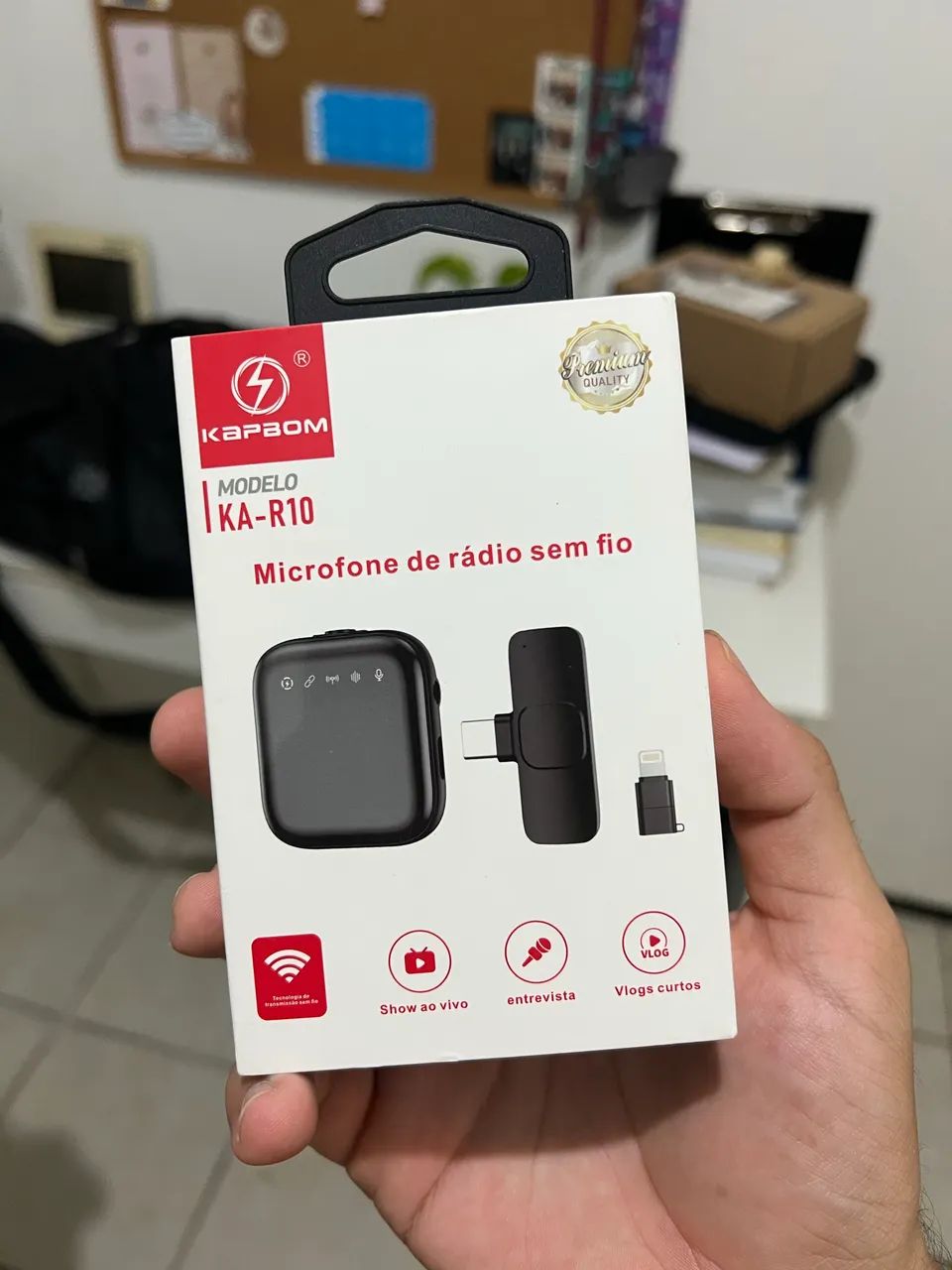 Microfone de lapela novo na caixa