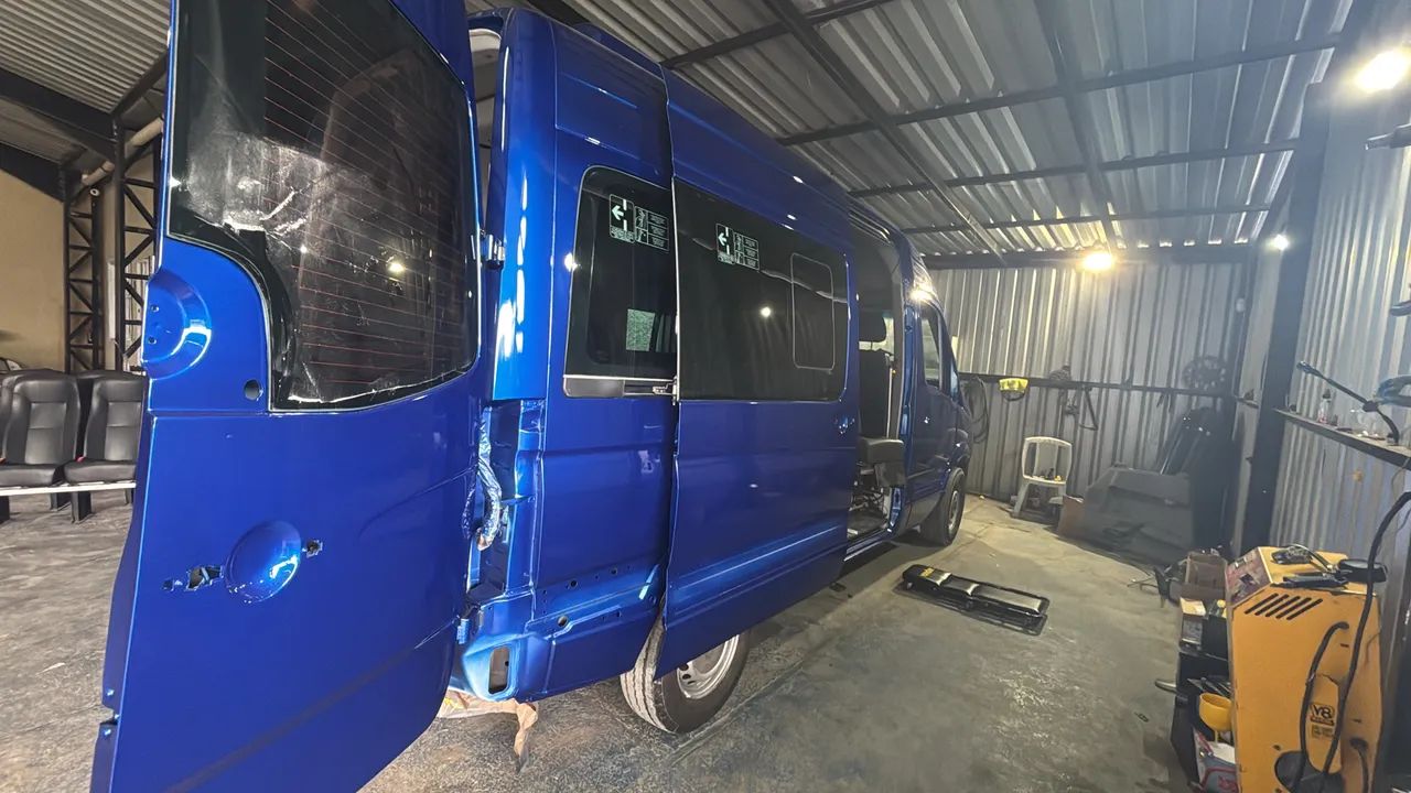 Sprinter 415 - 2019 - 16L Azul Redbull