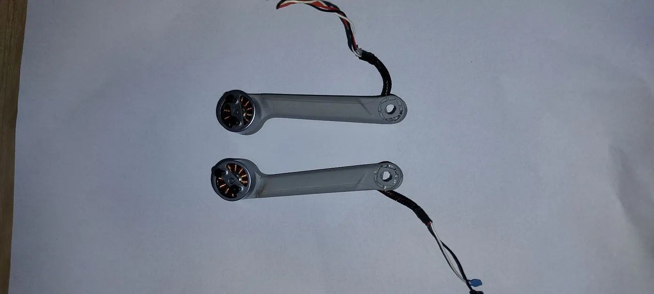 Dois braços traseiro do DJI mini 3