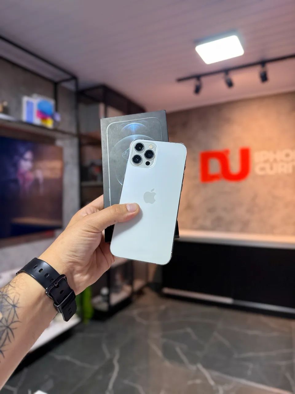 iPhone 12 Pro Max 256GB Prata  - Foto 3