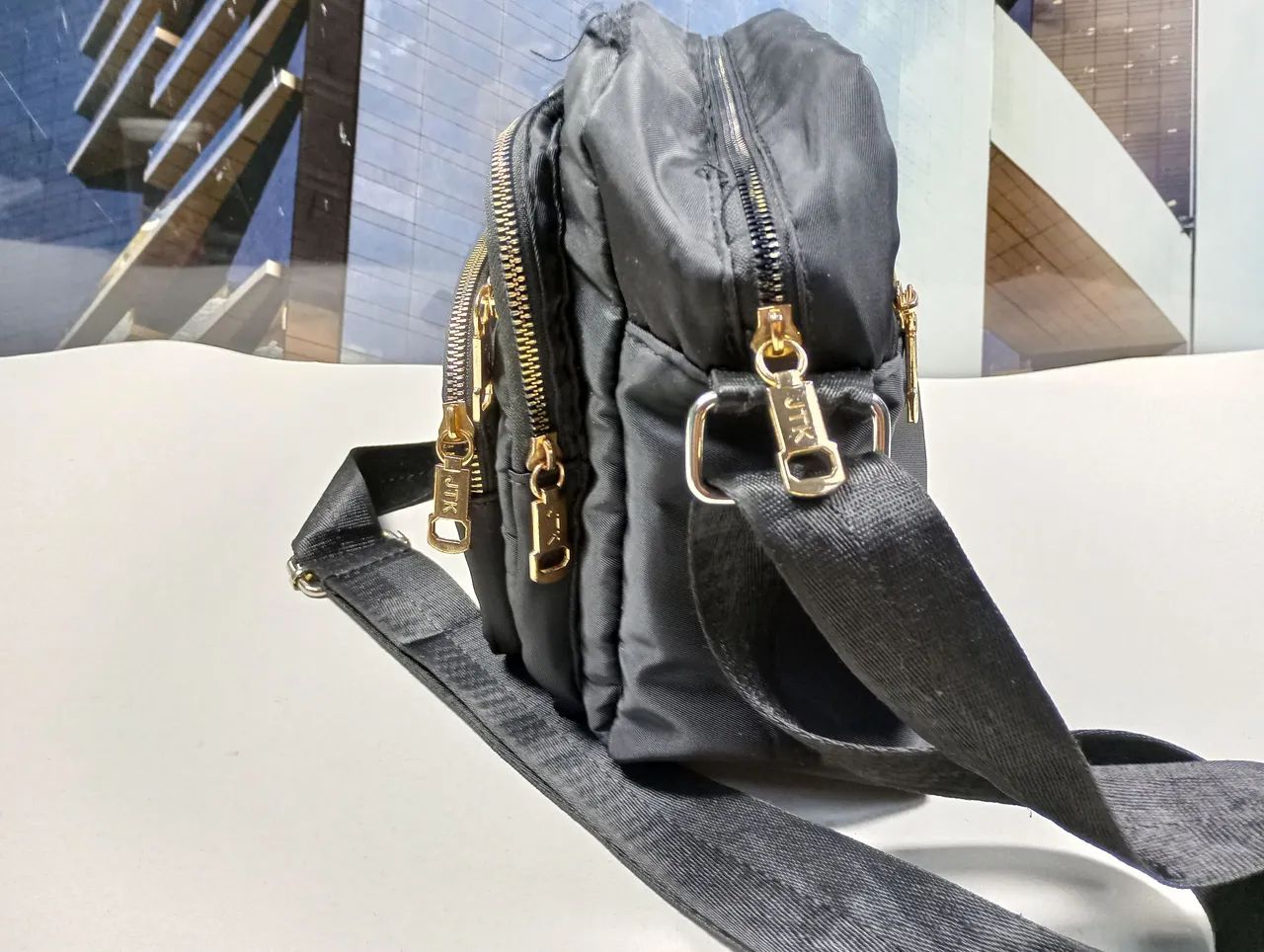 Bolsa de Ombro com 6 Bolsos - Ótimo Estado - Foto 3
