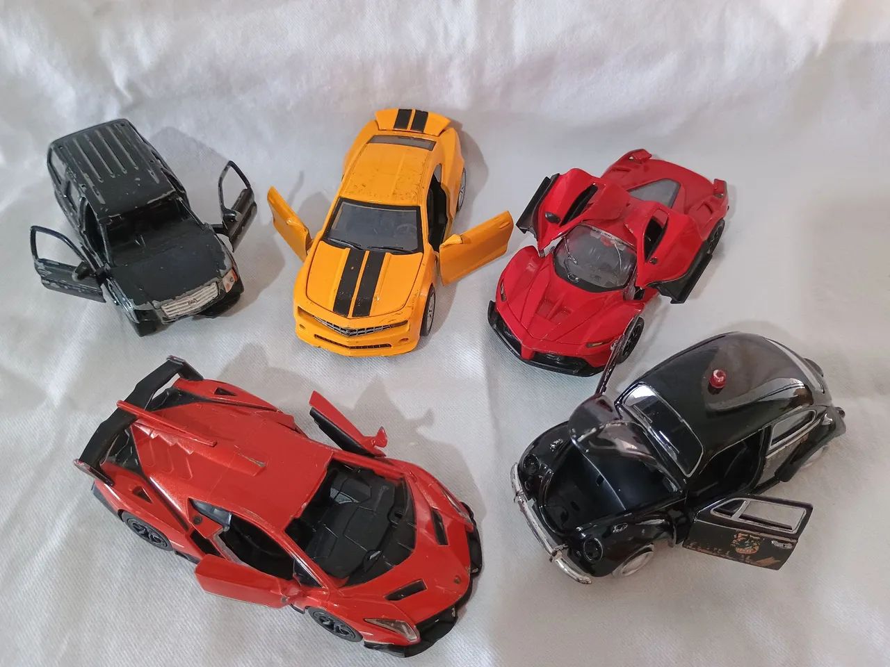 Lote com 5 carrinhos de ferro antigos 13 cm comprimento cada um  - Foto 2