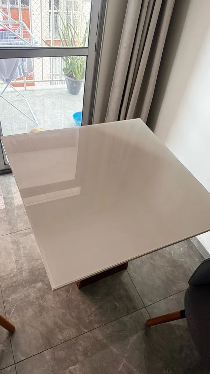 Vendo mesa de 4 lugares
