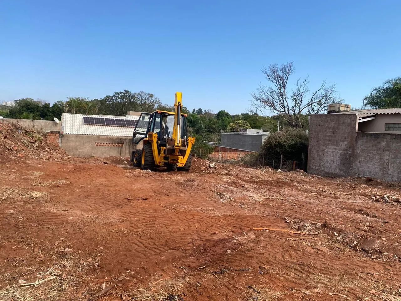 Limpeza e nivelamento de terreno  - Foto 2