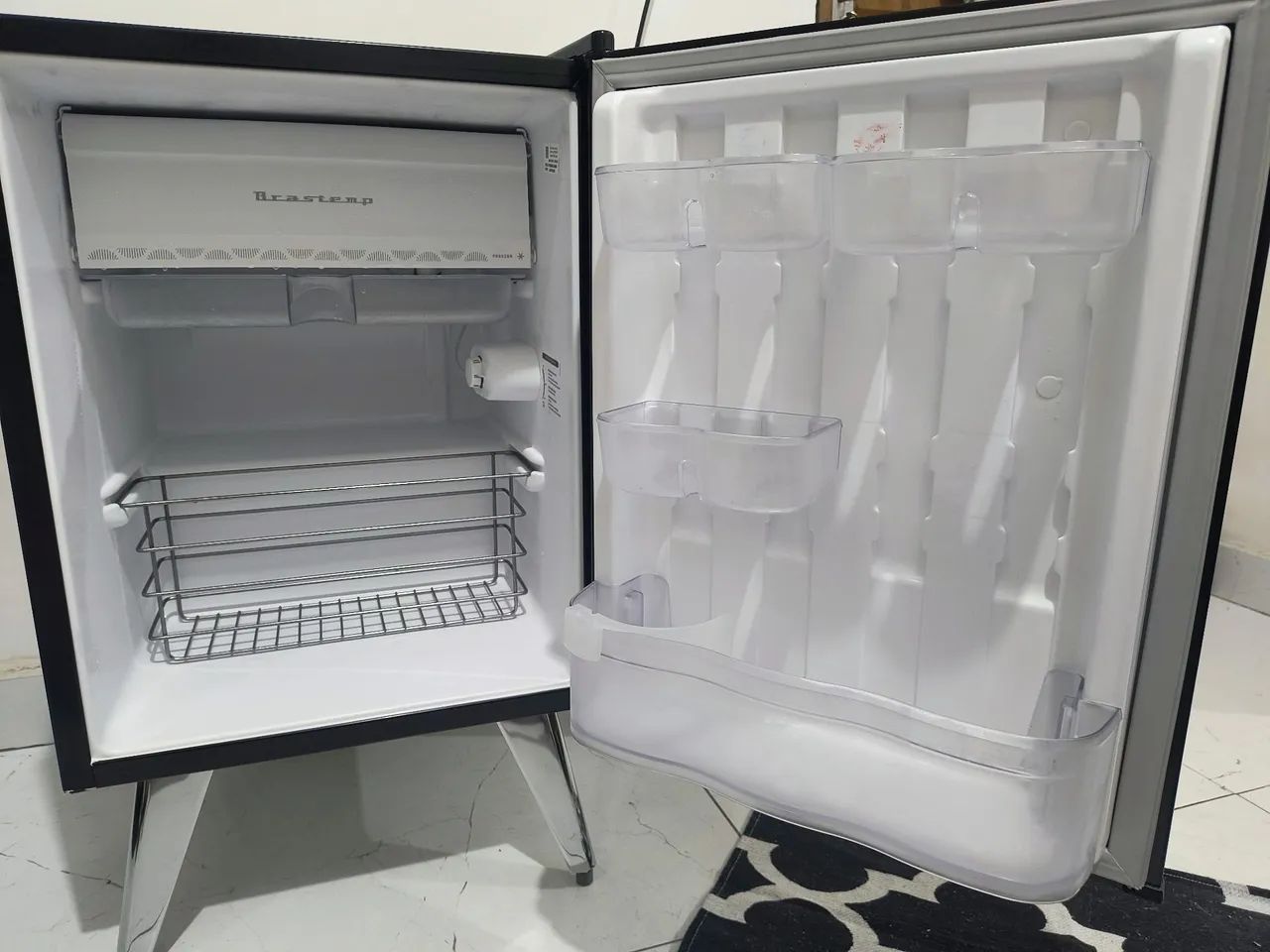 Frigobar Brastemp retro Black 76l  - Foto 5