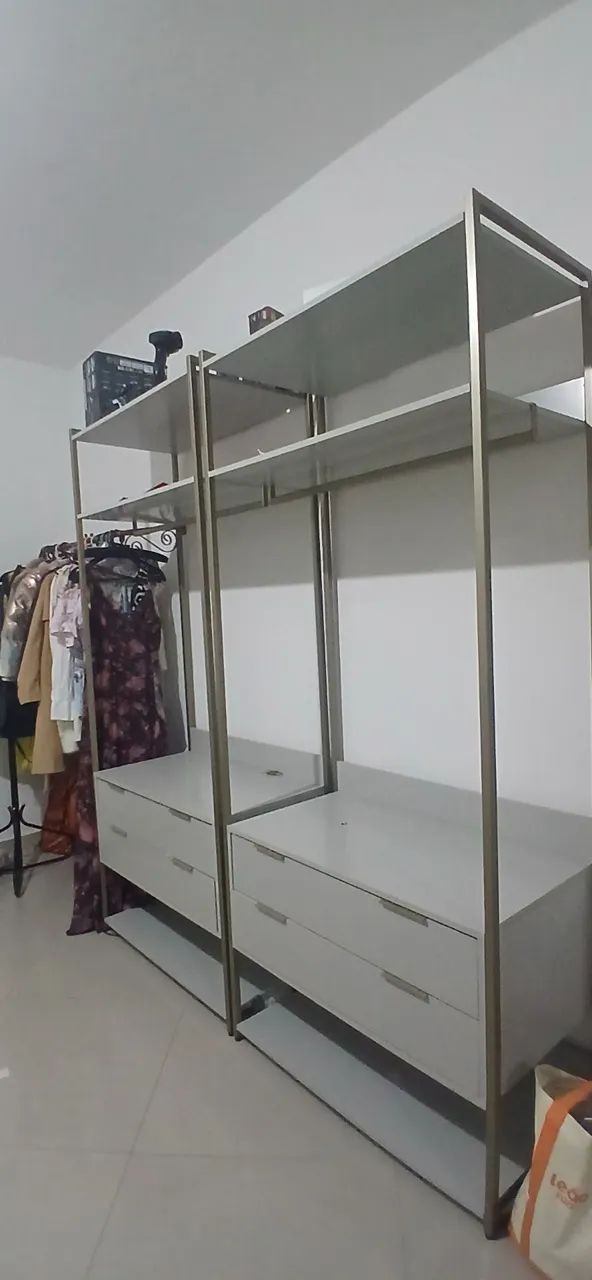 Closet mital