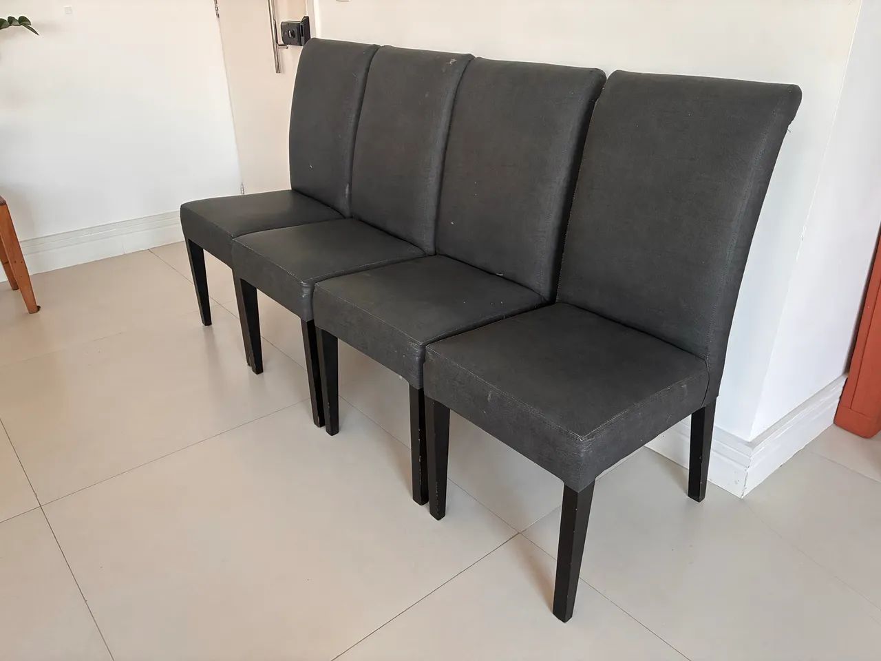 Vendo 4 cadeiras em perfeito estado 