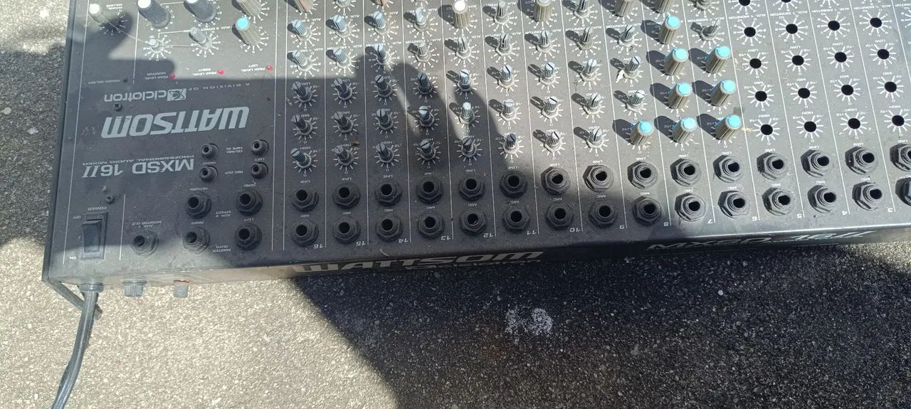 Mesa de som retirada de peças  - Foto 4