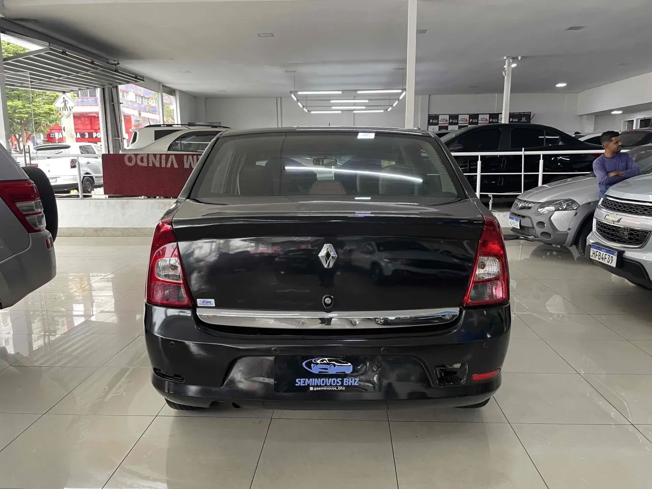 Renault Logan Expression Hi-flex 1.6 8V 4P 2013 - Foto 3
