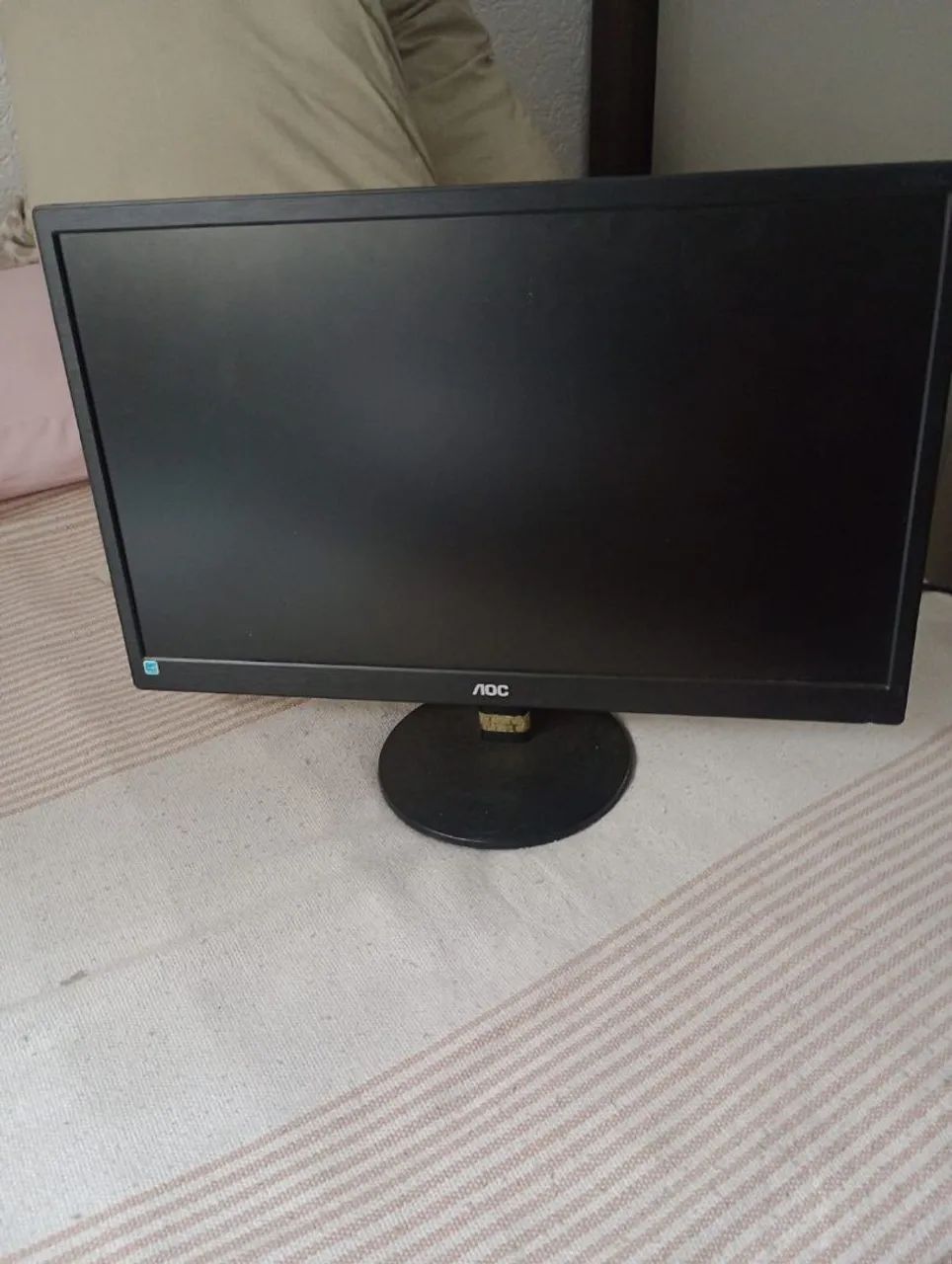 Monitor AOC 21.5" Full HD (HDMI/VGA) com cabo