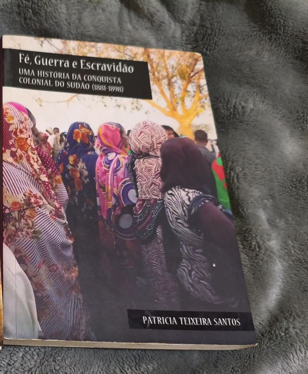 Vendo os 2 livros por R$ 15,00 - Foto 2
