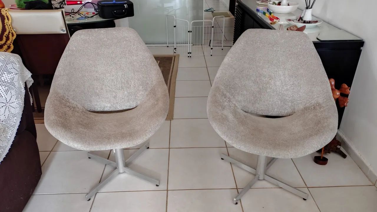 Duas Cadeiras Giratórias Cinza e um tapete cinza (3x2) - Foto 3