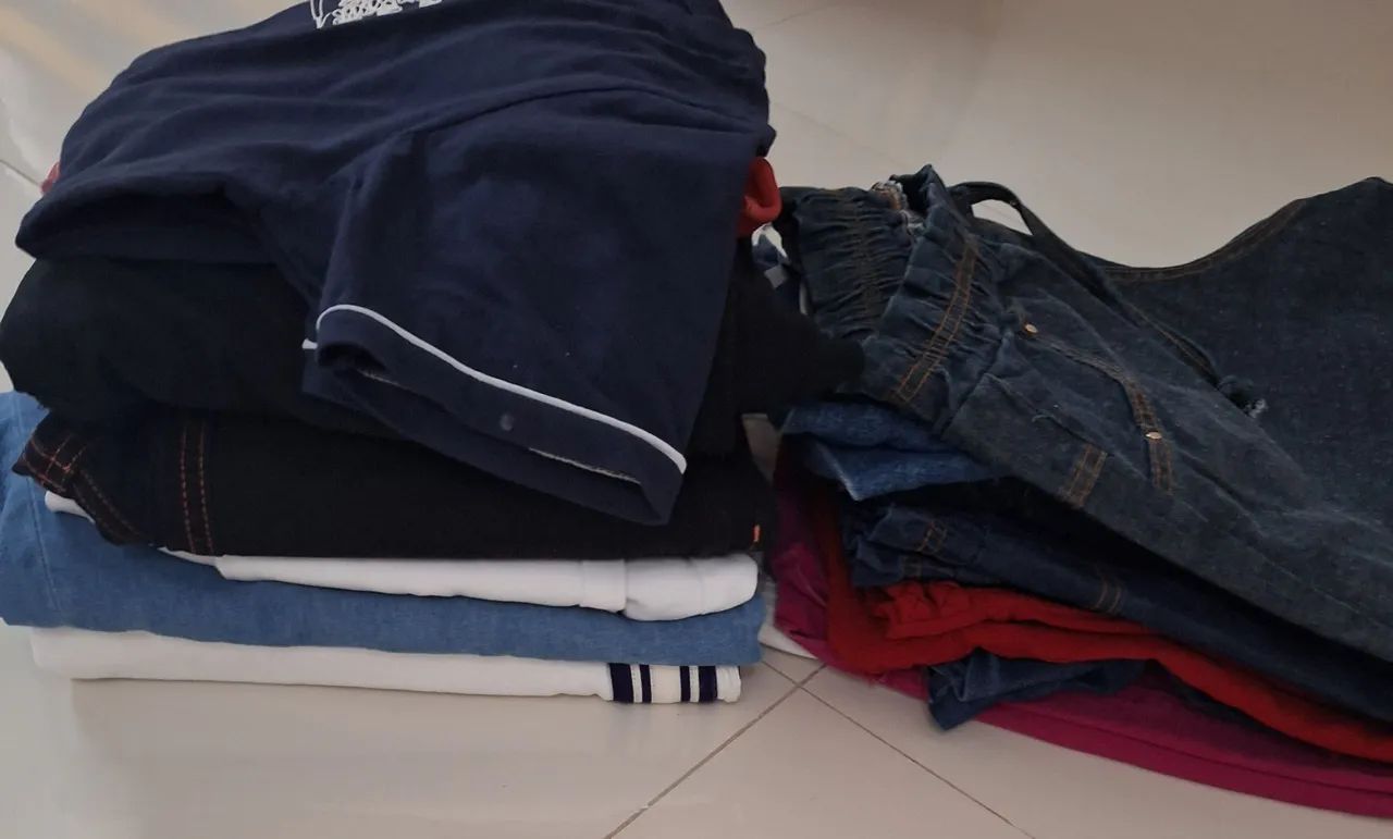 Lote de roupas usadas  - Foto 2