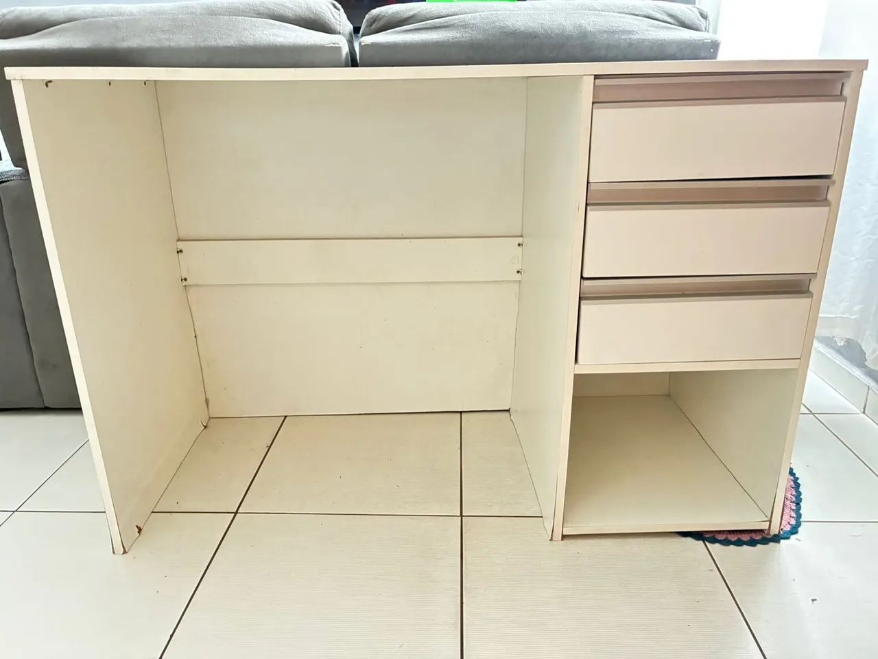 Escrivaninha  mdf com marcas de uso - Foto 2