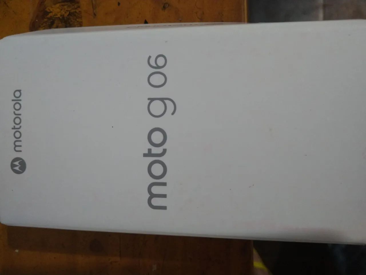 Motorola G06 na caixa