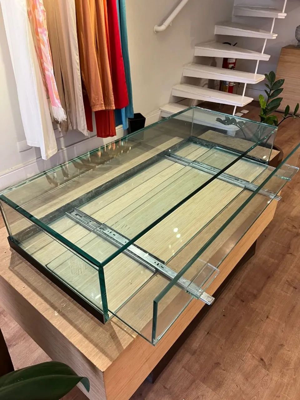 Balcão Caixa / Expositor com Vitrine de Vidro Temperado ? Sob Medida (Design Exclusivo)