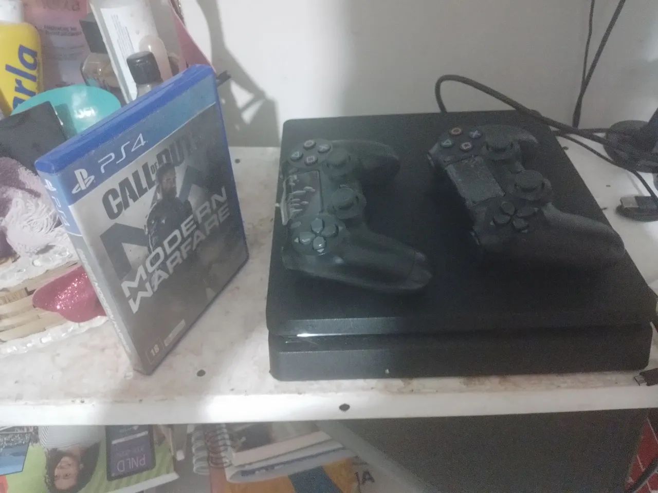 Ps4 usado +2 controles(nao originais) e 1 jogo(2 controles origin estao quebrados tbm vem)
