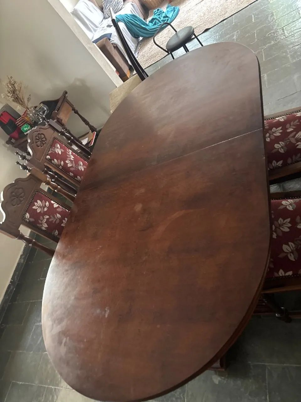 Mesa de jantar madeira / 4 cadeiras + Cristaleira 