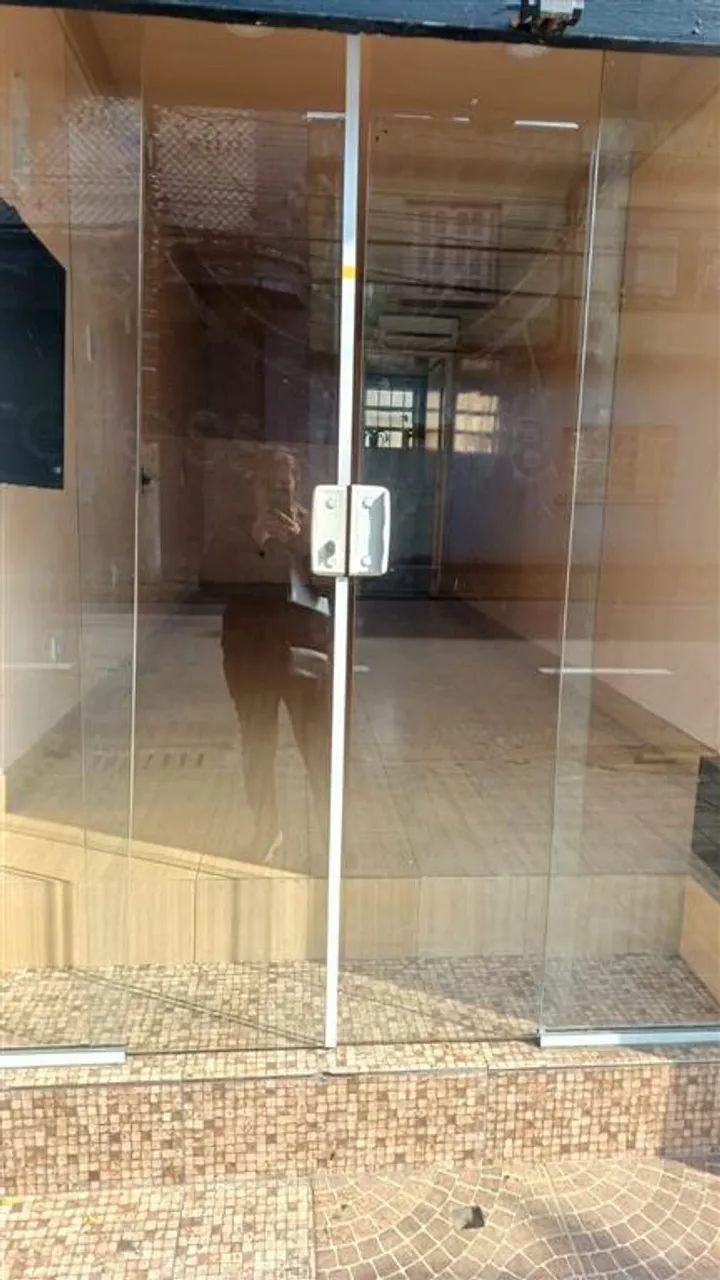 LOJA COMERCIAL COM BANHEIRO E AR CONDICIONADO NO CENTRO DE SÃO VICENTE - Foto 2