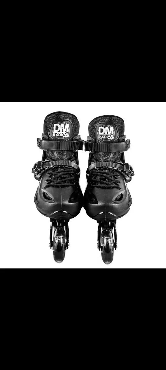 Patins Ajustável Preto Com Luzes Led Semi Profissional - Dm Toys - Foto 3