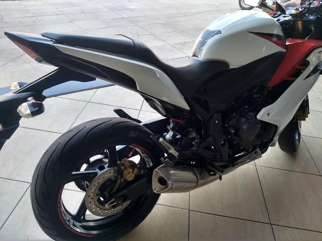 CBR 600F 2012/2012 com 46km, troco em Golf ou carro de maior valor - Foto 4